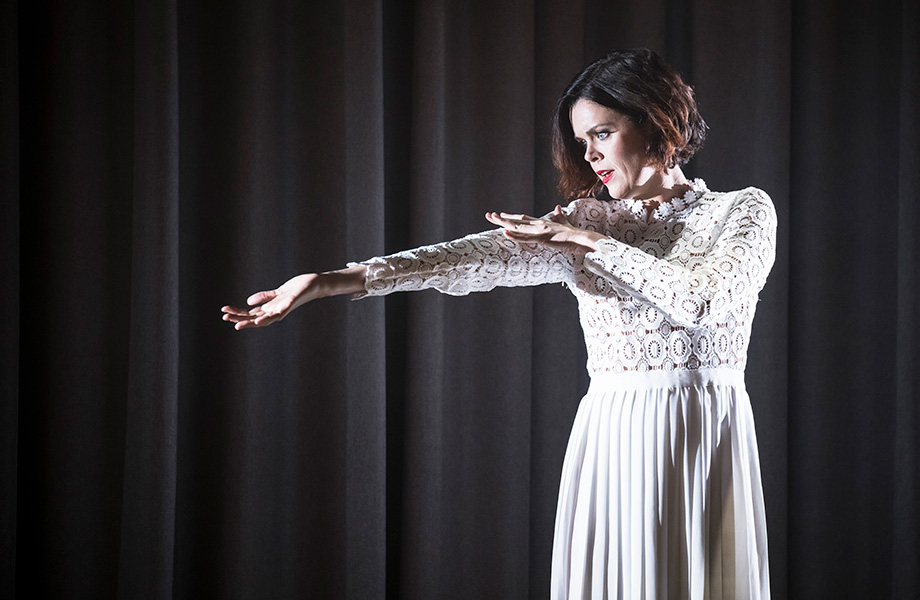 Valda Wilson as Dido (photograph by Cassandra Hannagan)